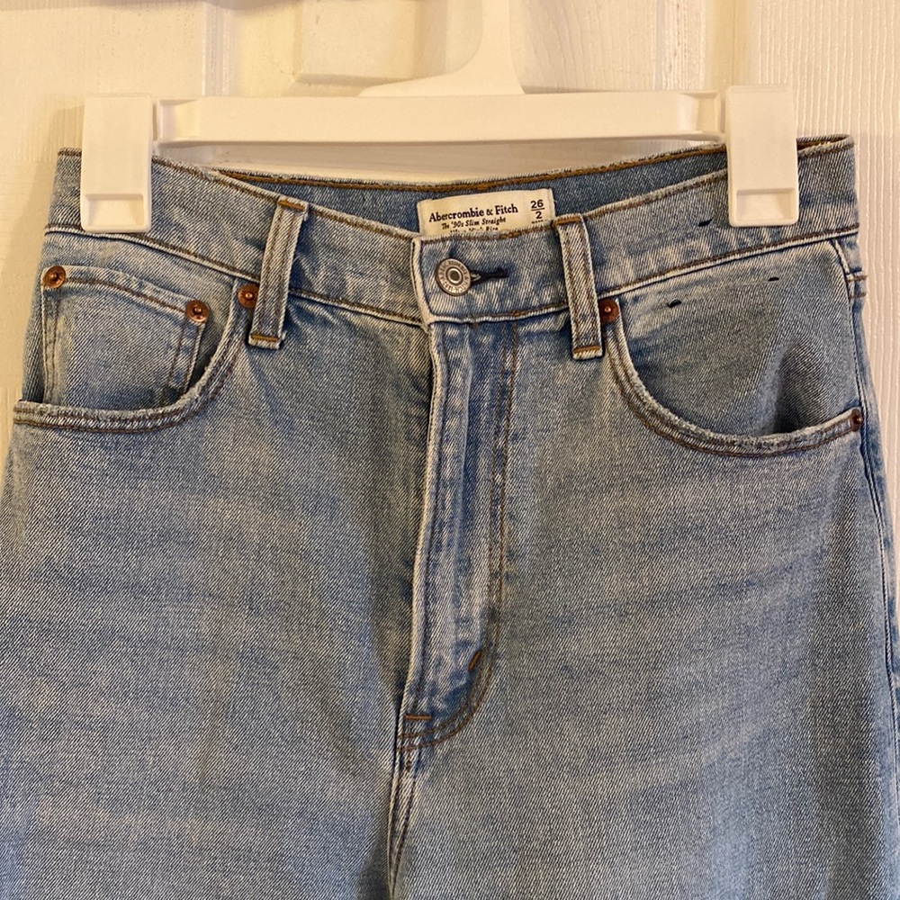 Abercrombie Curve Love Ultra High Rise 90s Slim Straight Jean